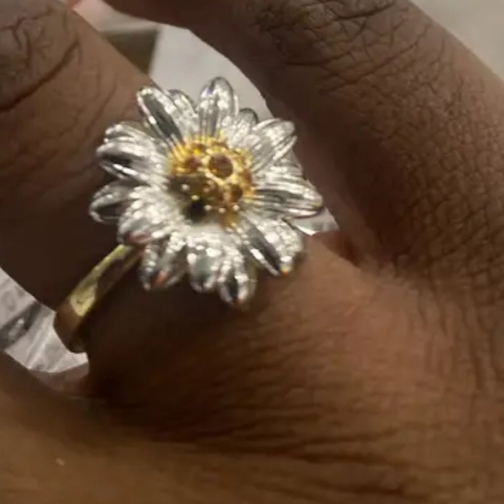 Simple Daisy Flower - Ring... Ring sz 8    ... r31